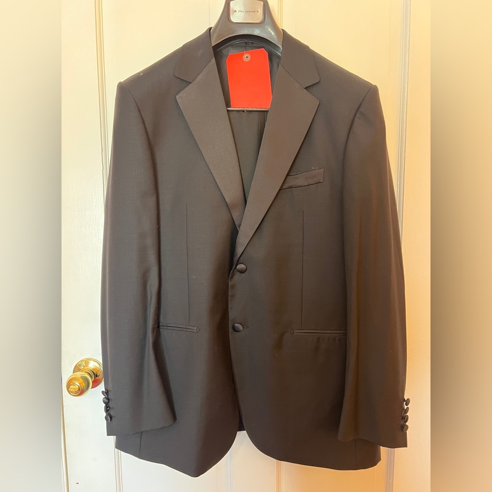 Black Tuxedo with Classic Lapels and Tailored Fit